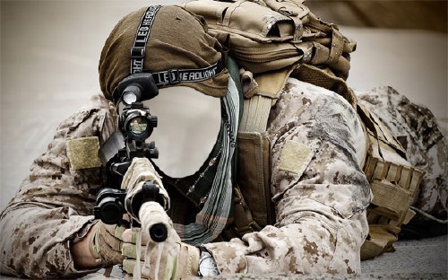 Скачать Шаблон для фотомонтажа - Солдат с оружием бесплатно, фильм DVDrip мультфильм игру